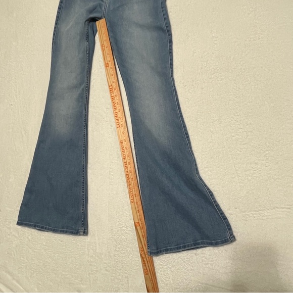 Hollister Women High-Rise Flare Hollister Soft Stretch Light Wash Size 4R (W-27) - Picture 13 of 15
